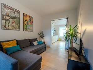 Interior Design, Möbel, Couch, Flooring, Fussboden, Wand, Zimmer, Holz, Wohnzimmer, Decke
