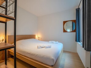 Holz, Schlafzimmer, Bett, Interior Design, Fussboden, Flooring, Bettrahmen, Bedding, Bettdecke, Wohnung