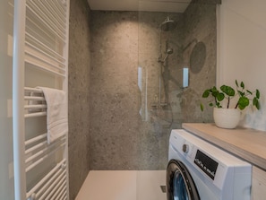 Flooring, Wall, Interior Design, Floor, Plumbing Fixture, Bathroom Cabinet, Ceiling, Room, Bathroom, Home