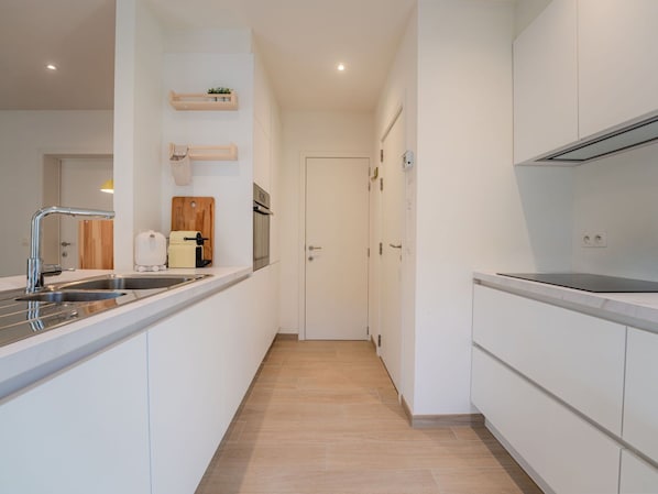 Kitchen, Countertop, Interior Design, Flooring, Kitchen Appliance, Cabinetry, Wood, Floor, Ceiling, Major Appliance