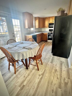 Eat in Kitchen 