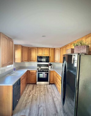Full Kitchen 