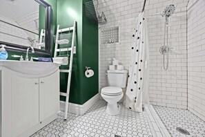 Full Bathroom: We have a chic full bathroom with a shower.