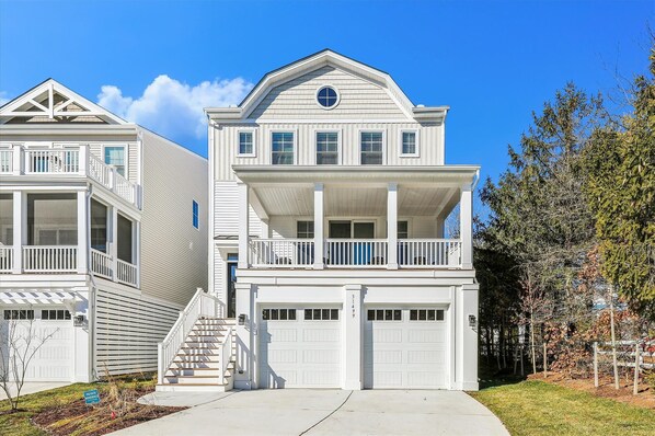 ,Front Elevation,