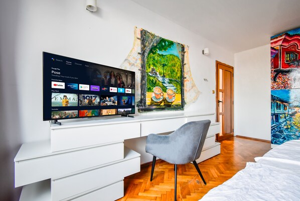 Work & Relax in Comfort! Whether you’re working or unwinding, this stylish space has you covered. Book your stay now!
