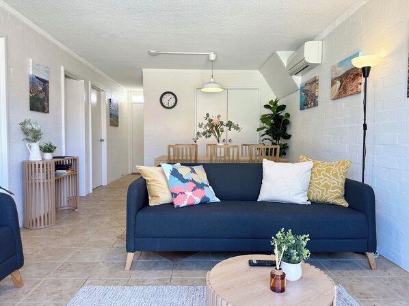 Lounge / Dining Area.
