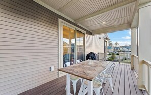 Outdoor Porch Dining and Grill