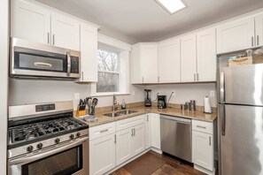The airy, open kitchen offers ample space & every home comfort