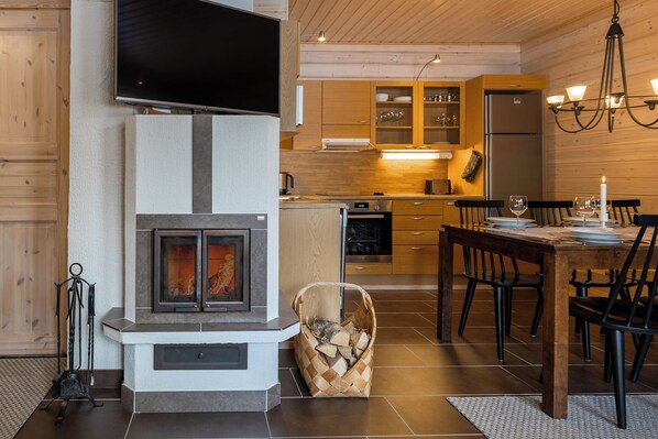 Fireplace & Dining