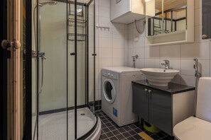 Shower & Toilet
