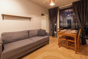Living room and dining (1)