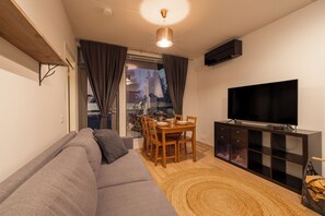 Living room and dining (2)