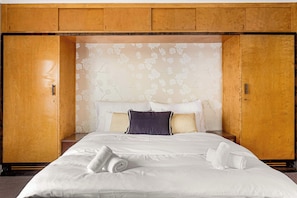 We aim to offer you an extraordinary and luxurious experience. Your stay will be in a home where historical details meld with cutting-edge design and amenities.
