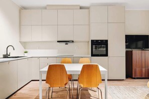 Perfect for meals and enjoyable moments around the table.