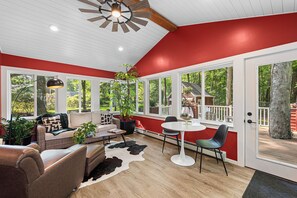 If coziness had a headquarters, this would be it. Now accepting applications for afternoon loungers.