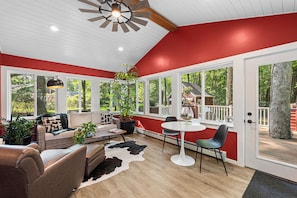 If coziness had a headquarters, this would be it. Now accepting applications for afternoon loungers.