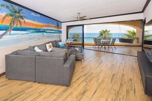 🏡Spacious living room