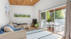 Amazing beach only a few minutes walk away, Amazing lakefront at your doorstep, Easy access to an amazing surf beach for surfing