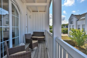 Balkon mit Möblierung