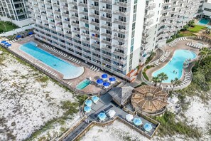 2 Outside pools 2 hot tubs