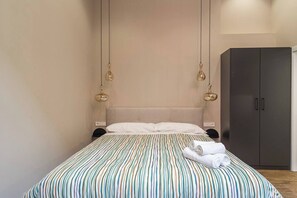ROOM (5)