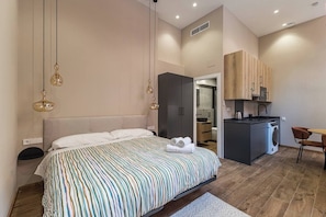 ROOM (4)