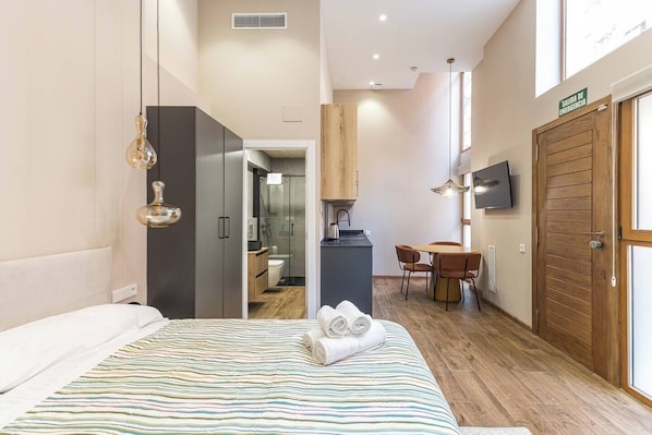 ROOM (1)