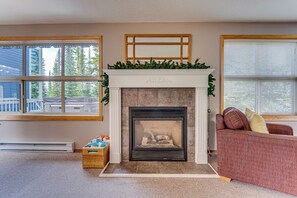 Living Room Gas Fireplace 