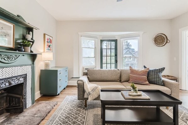 Lots of light in the living room 
