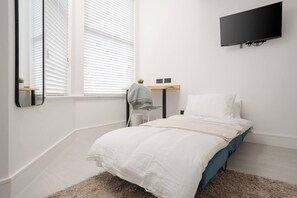 Sofa bed for 1 person.
Desk area for working.
Smart TV