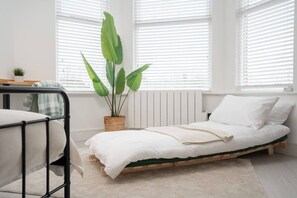 Room Features: 

-1 x Double Bed 
-1 x Sofa bed for 1 guest
-Plugs in bedside table (direct USB plug available) 
-Dedicated workspace 
-Smart TV with Netflix 
-Open space with hangers
-Washing machine
-Private mini fridge with freezer
-Kitchenette