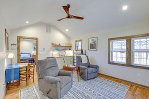 Living Room | Kitchenette | Single-Story Unit