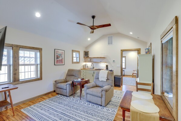 Hot Springs Vacation Rental | 1BR | 1BA | Steps Required | 1,000 Sq Ft