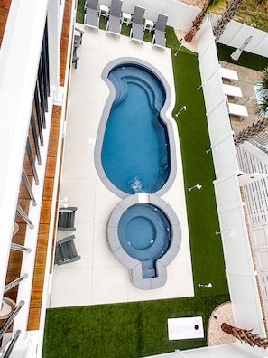 Tropical paradise with private pool & hot tub, and a 7 hole putting green