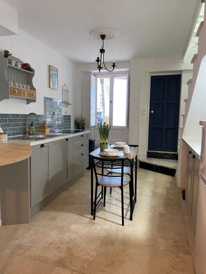 Kitchen dining area