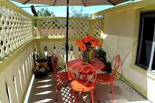 Balcony table with view of Courtyard garden and Mirabelle Hotel (1)