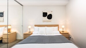 Fresh linens and towels provided