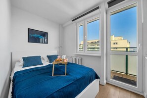 Studio - Living area with Queen Bed and Full Sofa Bed | Book Now with RENTUJEMY.COM