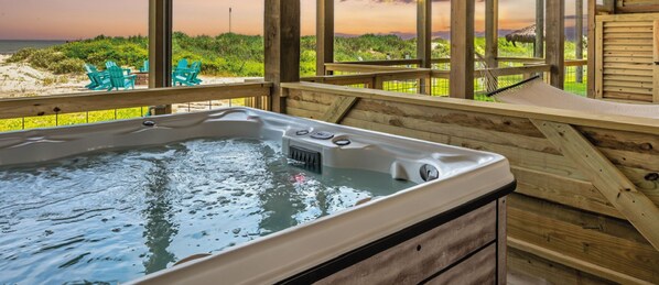 Outdoor spa tub