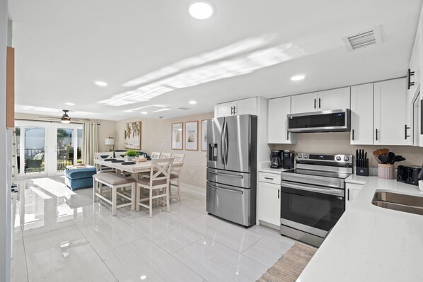 Full Size Kitchen
