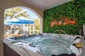 Indoor spa tub