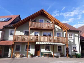 Ferienhof Ott im Rothenburger Land (Adelshofen)-Gästehaus außen