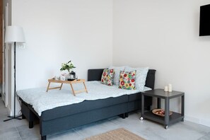 Living Room – Cozy Sofa & Smart TV for Your Comfort | Book Now with RENTUJEMY.COM