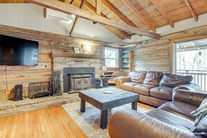 Living Room | Main Floor | Decorative Fireplace | Free WiFi | Board Games