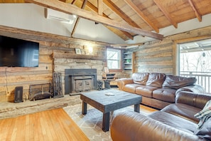Living Room | Main Floor | Decorative Fireplace | Free WiFi | Board Games