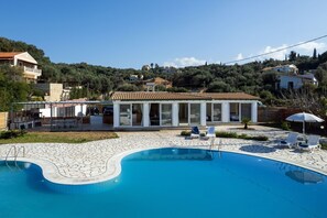 Building Exterior, Outdoor, Pool