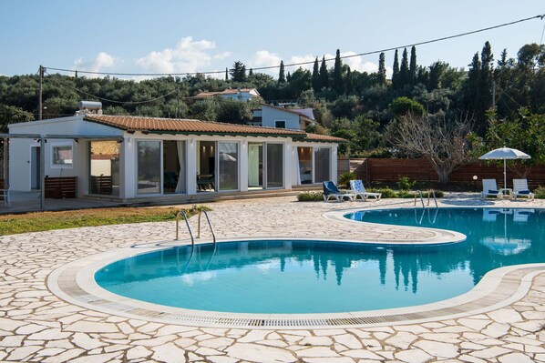 Building Exterior, Outdoor, Pool