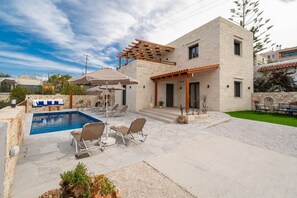 Building Exterior, Outdoor, Pool