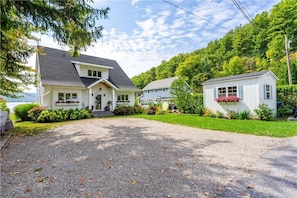 Exterior shot of the property that you will see when you arrive.