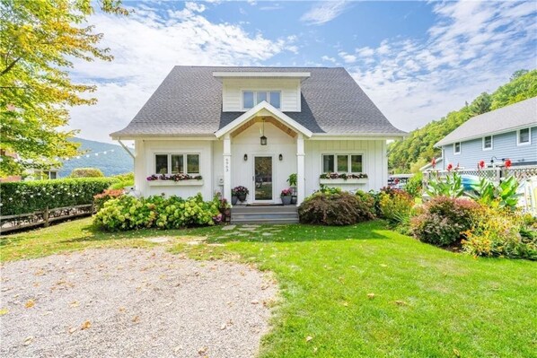 Exterior shot of the property that you will see when you arrive.